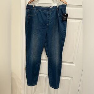 NWT Vera Wang ..  Simply Vera All Day Denim Legging